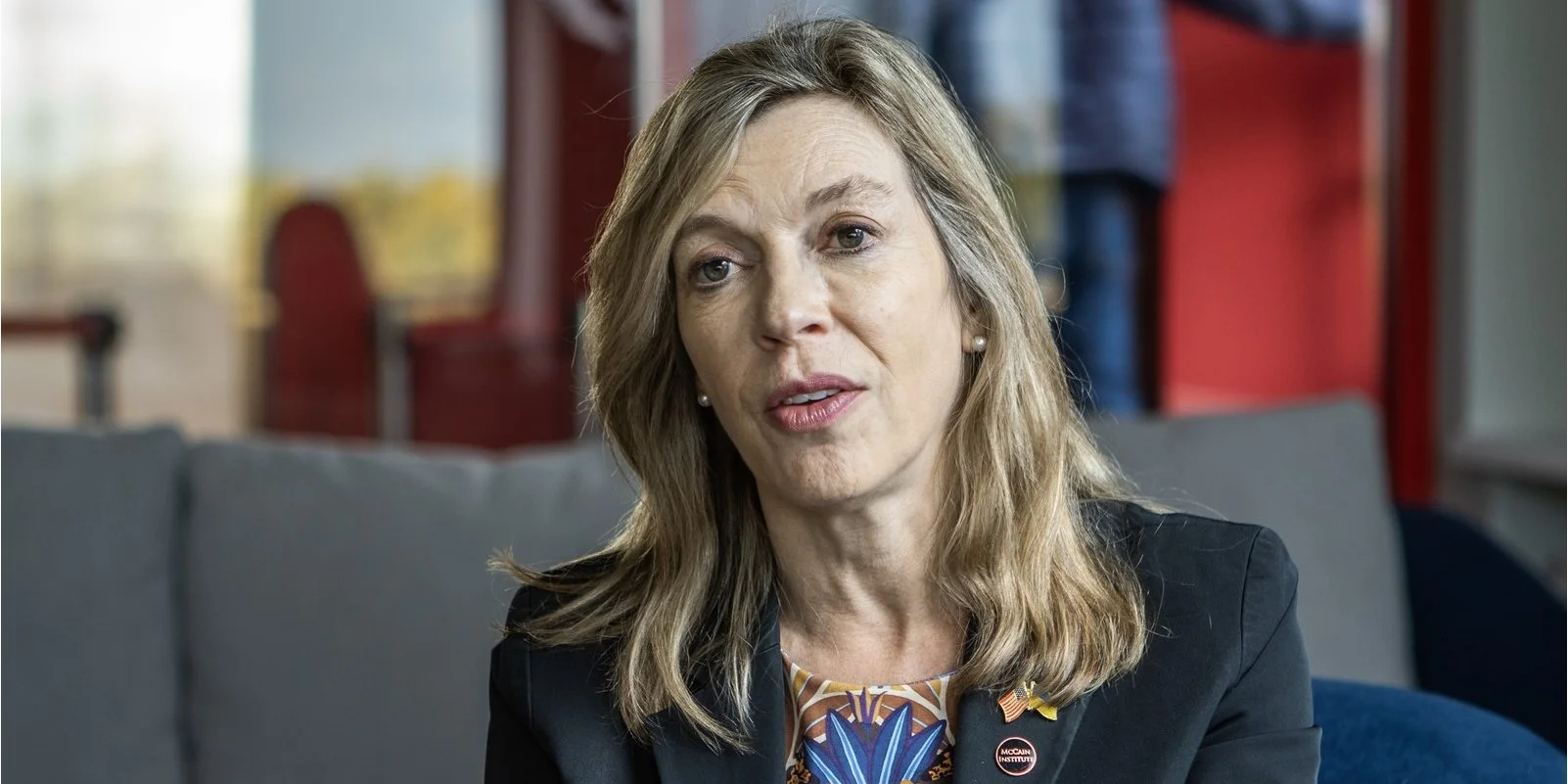 Эвелин Фаркас 1