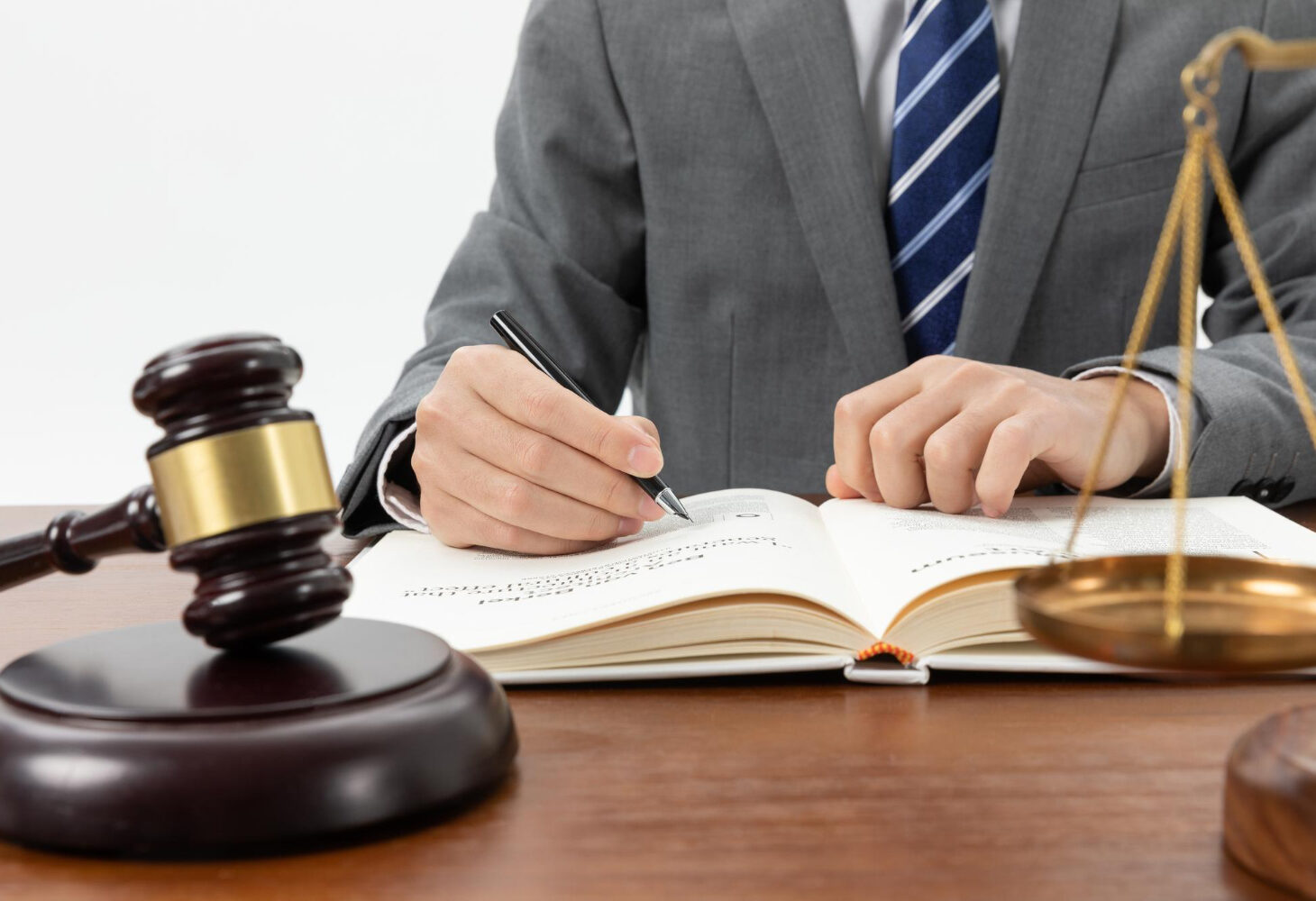 День юриста в Україні: коли буде в 2025, історія свята та щирі привітання фахівцям права