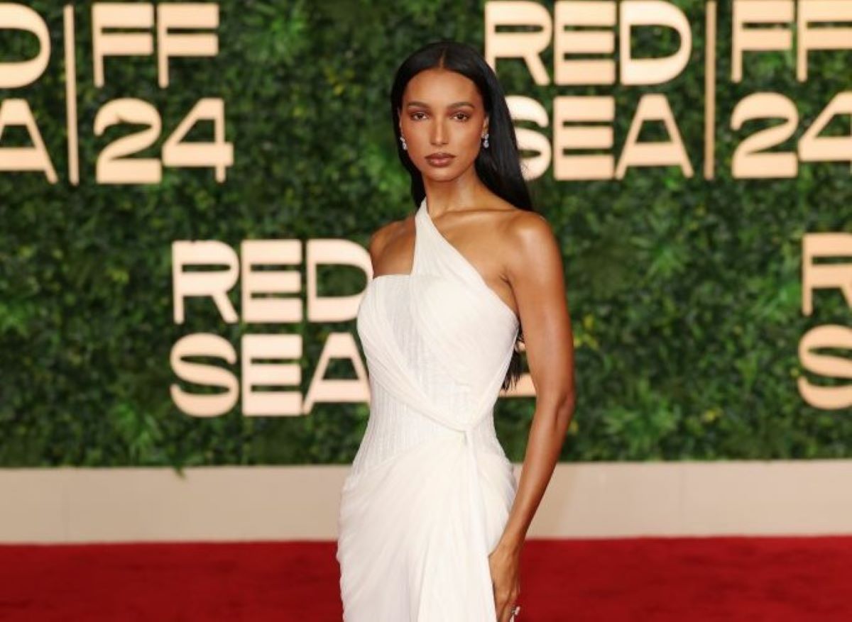 Жасмін Тукс ефектно пройшлася подіумом Victoria’s Secret 2025 на дев’ятому місяці вагітності